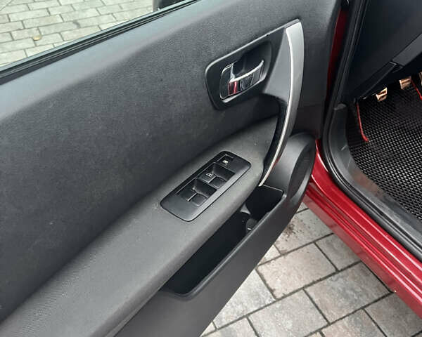 Красный Ниссан Кашкай, объемом двигателя 2 л и пробегом 210 тыс. км за 10300 $, фото 6 на Automoto.ua