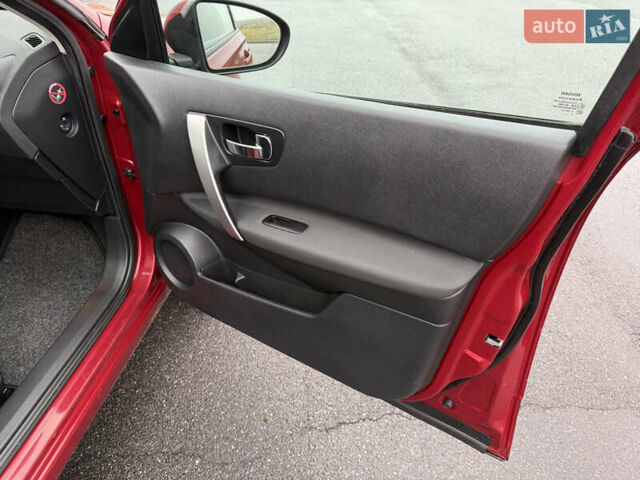 Красный Ниссан Кашкай, объемом двигателя 1.6 л и пробегом 86 тыс. км за 12999 $, фото 50 на Automoto.ua