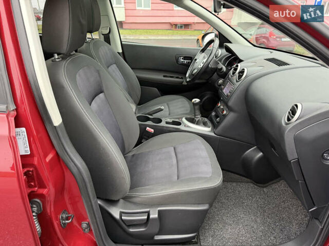 Красный Ниссан Кашкай, объемом двигателя 1.6 л и пробегом 86 тыс. км за 12999 $, фото 51 на Automoto.ua