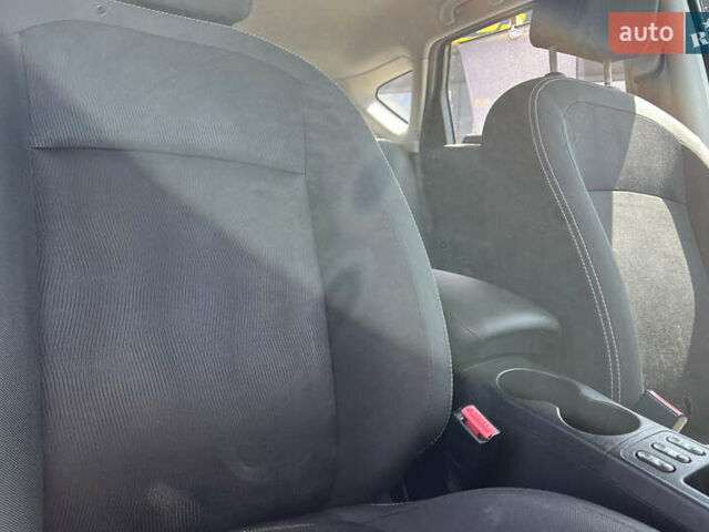 Красный Ниссан Кашкай, объемом двигателя 1.6 л и пробегом 116 тыс. км за 11200 $, фото 26 на Automoto.ua