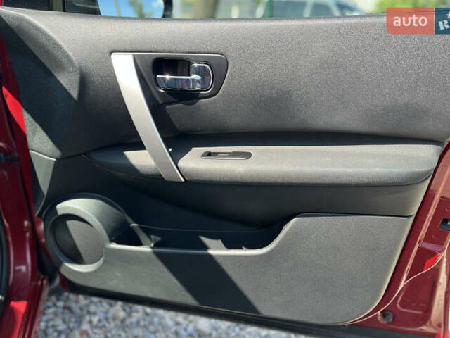 Красный Ниссан Кашкай, объемом двигателя 1.6 л и пробегом 116 тыс. км за 11200 $, фото 23 на Automoto.ua