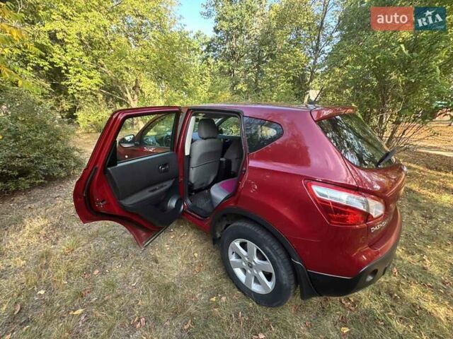 Червоний Ніссан Кашкай, об'ємом двигуна 1.6 л та пробігом 81 тис. км за 13800 $, фото 5 на Automoto.ua