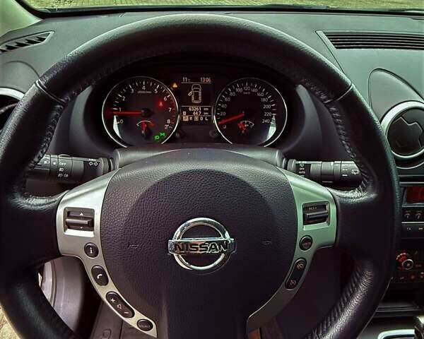 Красный Ниссан Кашкай, объемом двигателя 2 л и пробегом 63 тыс. км за 11800 $, фото 6 на Automoto.ua