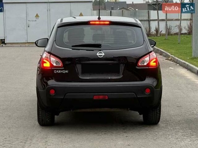 Красный Ниссан Кашкай, объемом двигателя 2 л и пробегом 63 тыс. км за 11800 $, фото 3 на Automoto.ua