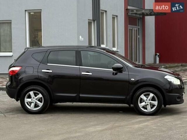 Красный Ниссан Кашкай, объемом двигателя 2 л и пробегом 63 тыс. км за 11800 $, фото 5 на Automoto.ua