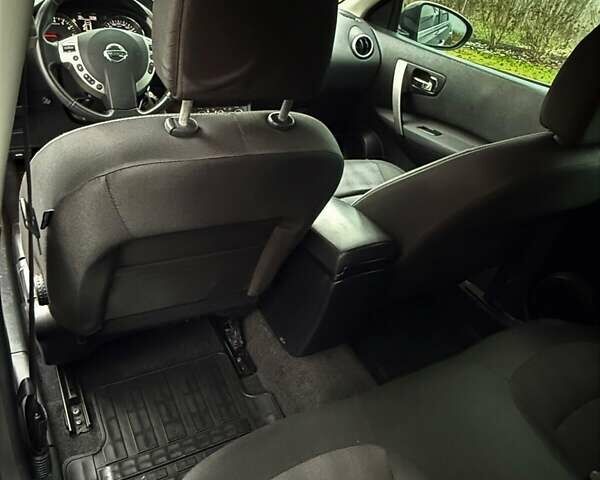 Красный Ниссан Кашкай, объемом двигателя 2 л и пробегом 63 тыс. км за 11800 $, фото 7 на Automoto.ua