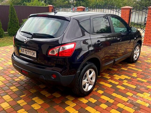 Красный Ниссан Кашкай, объемом двигателя 1.6 л и пробегом 126 тыс. км за 11700 $, фото 9 на Automoto.ua