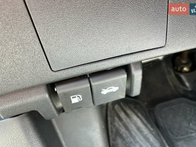 Красный Ниссан Кашкай, объемом двигателя 1.6 л и пробегом 116 тыс. км за 11200 $, фото 17 на Automoto.ua