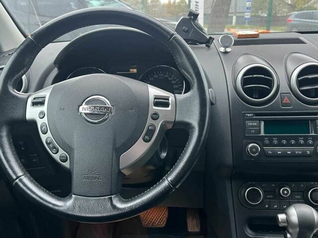 Красный Ниссан Кашкай, объемом двигателя 1.6 л и пробегом 116 тыс. км за 11200 $, фото 10 на Automoto.ua