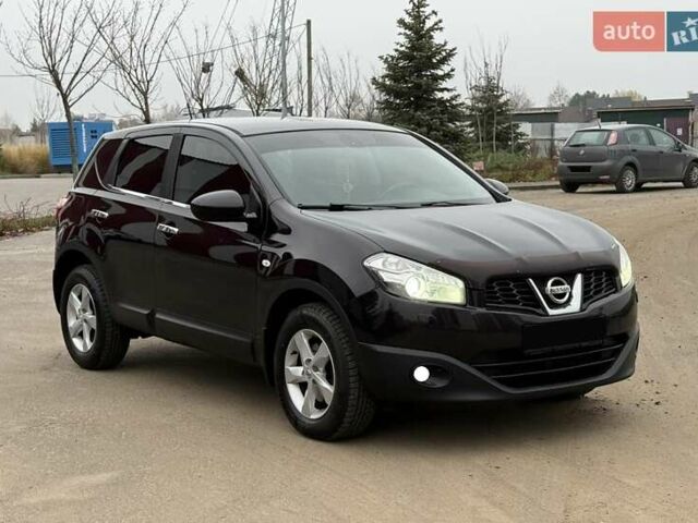 Красный Ниссан Кашкай, объемом двигателя 2 л и пробегом 63 тыс. км за 11800 $, фото 1 на Automoto.ua