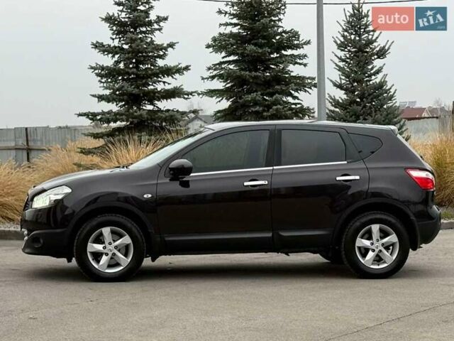 Красный Ниссан Кашкай, объемом двигателя 2 л и пробегом 63 тыс. км за 11800 $, фото 2 на Automoto.ua