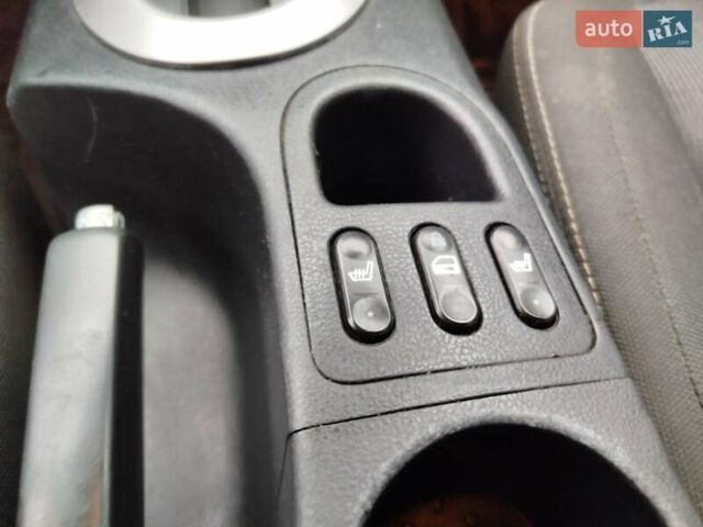 Красный Ниссан Кашкай, объемом двигателя 1.6 л и пробегом 214 тыс. км за 8999 $, фото 17 на Automoto.ua