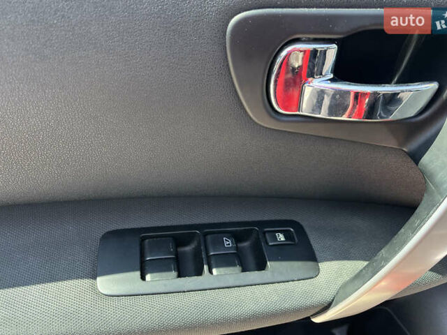 Красный Ниссан Кашкай, объемом двигателя 1.6 л и пробегом 116 тыс. км за 11200 $, фото 8 на Automoto.ua