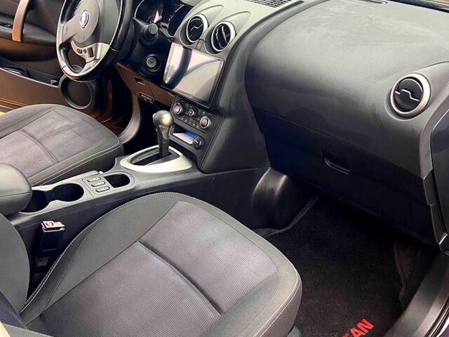 Красный Ниссан Кашкай, объемом двигателя 1.6 л и пробегом 126 тыс. км за 11700 $, фото 5 на Automoto.ua