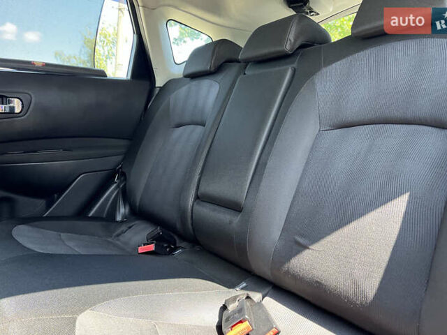 Красный Ниссан Кашкай, объемом двигателя 1.6 л и пробегом 116 тыс. км за 11200 $, фото 20 на Automoto.ua