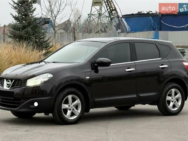 Красный Ниссан Кашкай, объемом двигателя 2 л и пробегом 63 тыс. км за 11800 $, фото 4 на Automoto.ua