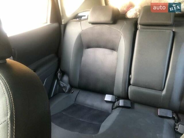 Червоний Ніссан Кашкай, об'ємом двигуна 1.6 л та пробігом 120 тис. км за 13000 $, фото 4 на Automoto.ua