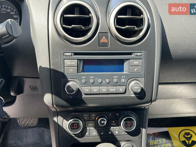 Красный Ниссан Кашкай, объемом двигателя 1.6 л и пробегом 116 тыс. км за 11200 $, фото 13 на Automoto.ua