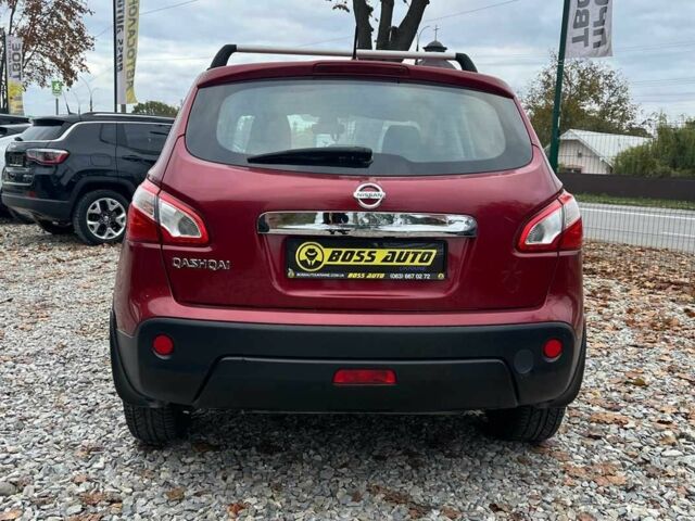 Красный Ниссан Кашкай, объемом двигателя 1.6 л и пробегом 116 тыс. км за 11200 $, фото 5 на Automoto.ua