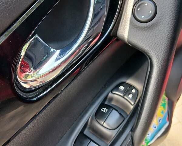 Красный Ниссан Кашкай, объемом двигателя 1.2 л и пробегом 111 тыс. км за 12500 $, фото 25 на Automoto.ua