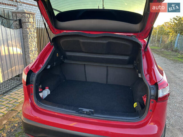 Красный Ниссан Кашкай, объемом двигателя 1.6 л и пробегом 126 тыс. км за 15300 $, фото 7 на Automoto.ua