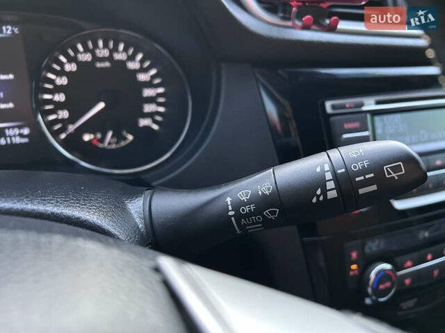 Красный Ниссан Кашкай, объемом двигателя 1.6 л и пробегом 126 тыс. км за 15300 $, фото 17 на Automoto.ua