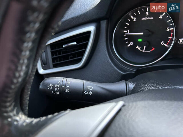 Красный Ниссан Кашкай, объемом двигателя 1.6 л и пробегом 126 тыс. км за 15300 $, фото 15 на Automoto.ua