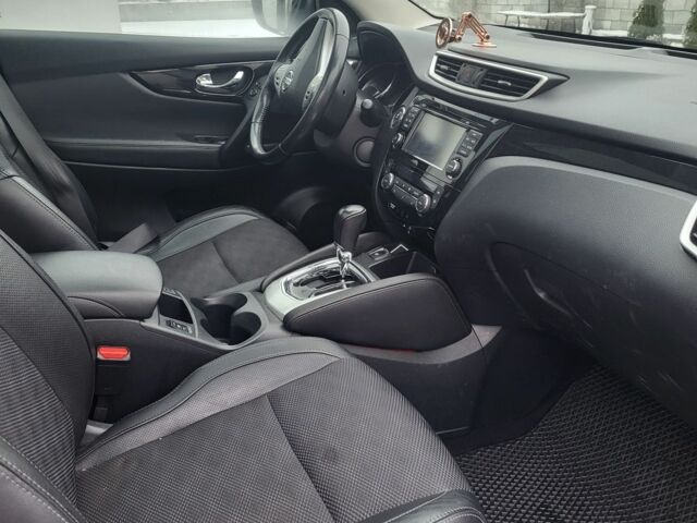 Красный Ниссан Кашкай, объемом двигателя 1.6 л и пробегом 125 тыс. км за 13500 $, фото 12 на Automoto.ua