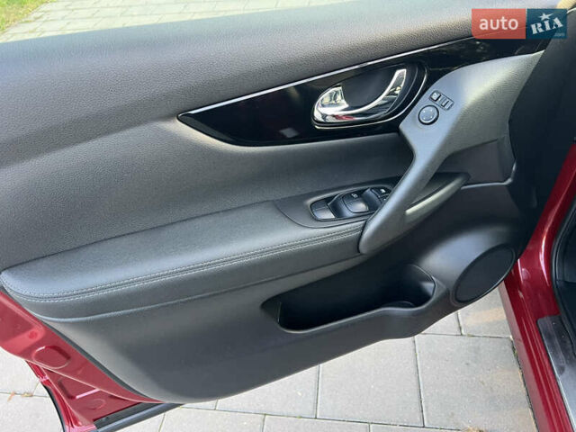 Красный Ниссан Кашкай, объемом двигателя 1.6 л и пробегом 105 тыс. км за 16600 $, фото 57 на Automoto.ua