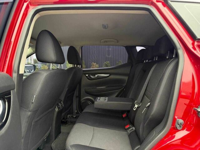 Красный Ниссан Кашкай, объемом двигателя 1.2 л и пробегом 70 тыс. км за 14300 $, фото 10 на Automoto.ua