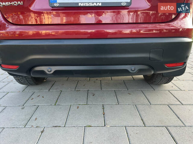 Красный Ниссан Кашкай, объемом двигателя 1.6 л и пробегом 105 тыс. км за 16600 $, фото 4 на Automoto.ua