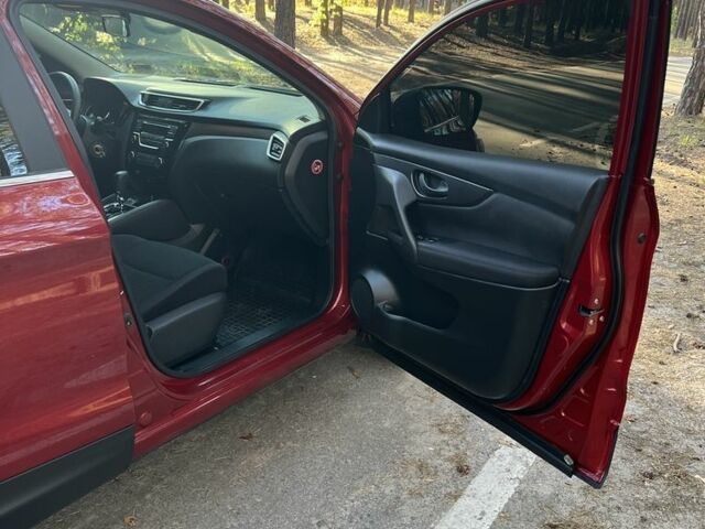 Красный Ниссан Кашкай, объемом двигателя 1.2 л и пробегом 130 тыс. км за 13900 $, фото 15 на Automoto.ua