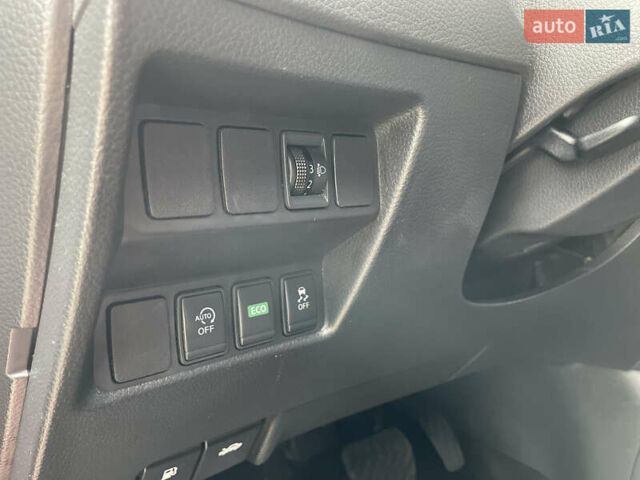 Ниссан Кашкай 2017 в Мукачеве на Automoto.ua Красный Ниссан Кашкай, объемом двигателя 1.6 л и пробегом 133 тыс. км за 14900 $, фото 22 на Automoto.ua