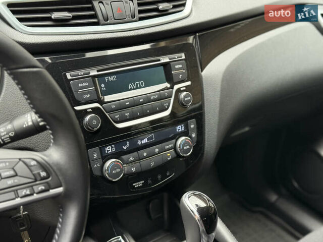 Красный Ниссан Кашкай, объемом двигателя 1.2 л и пробегом 86 тыс. км за 14800 $, фото 10 на Automoto.ua