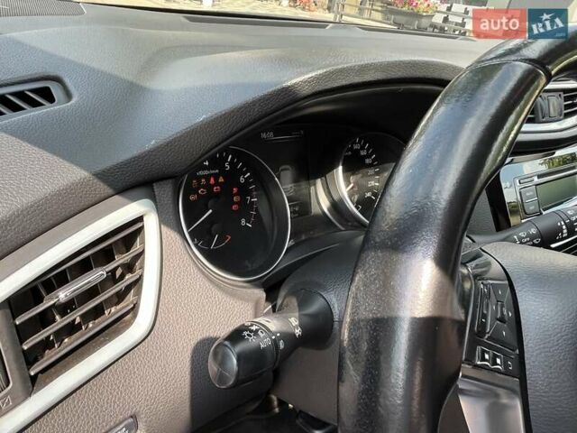 Красный Ниссан Кашкай, объемом двигателя 0 л и пробегом 154 тыс. км за 16500 $, фото 3 на Automoto.ua