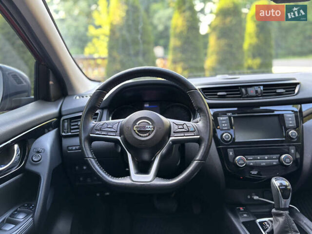 Красный Ниссан Кашкай, объемом двигателя 2 л и пробегом 54 тыс. км за 17800 $, фото 54 на Automoto.ua