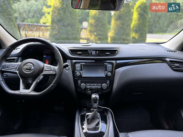 Красный Ниссан Кашкай, объемом двигателя 2 л и пробегом 54 тыс. км за 17800 $, фото 52 на Automoto.ua