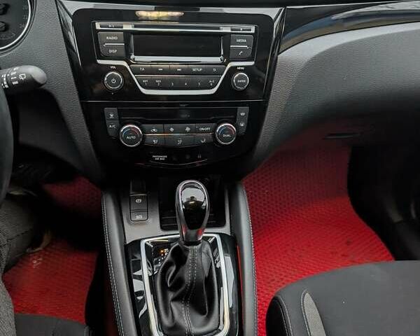 Красный Ниссан Кашкай, объемом двигателя 2 л и пробегом 900 тыс. км за 20000 $, фото 10 на Automoto.ua