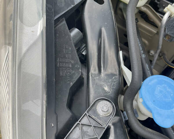 Желтый Ниссан Кашкай, объемом двигателя 2 л и пробегом 232 тыс. км за 10000 $, фото 9 на Automoto.ua