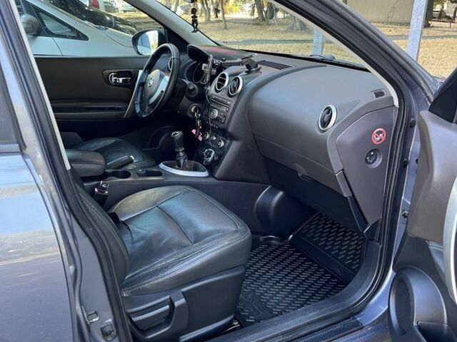 Серый Ниссан Кашкай, объемом двигателя 1.5 л и пробегом 305 тыс. км за 4024 $, фото 1 на Automoto.ua