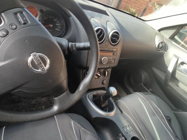 Серый Ниссан Кашкай, объемом двигателя 1.6 л и пробегом 134 тыс. км за 7500 $, фото 6 на Automoto.ua