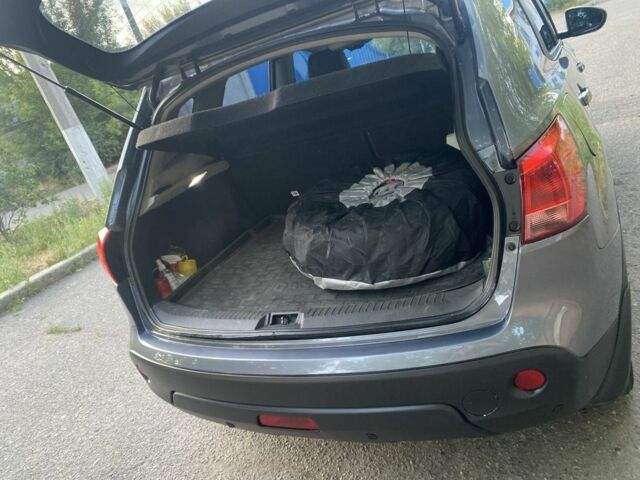 Сірий Ніссан Кашкай, об'ємом двигуна 2 л та пробігом 400 тис. км за 7500 $, фото 4 на Automoto.ua