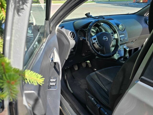 Серый Ниссан Кашкай, объемом двигателя 1.6 л и пробегом 300 тыс. км за 9500 $, фото 4 на Automoto.ua