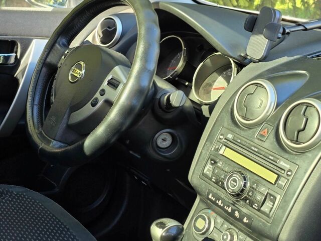 Серый Ниссан Кашкай, объемом двигателя 1.6 л и пробегом 300 тыс. км за 9500 $, фото 3 на Automoto.ua