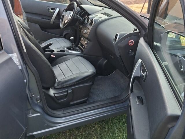 Серый Ниссан Кашкай, объемом двигателя 1.5 л и пробегом 270 тыс. км за 9600 $, фото 4 на Automoto.ua