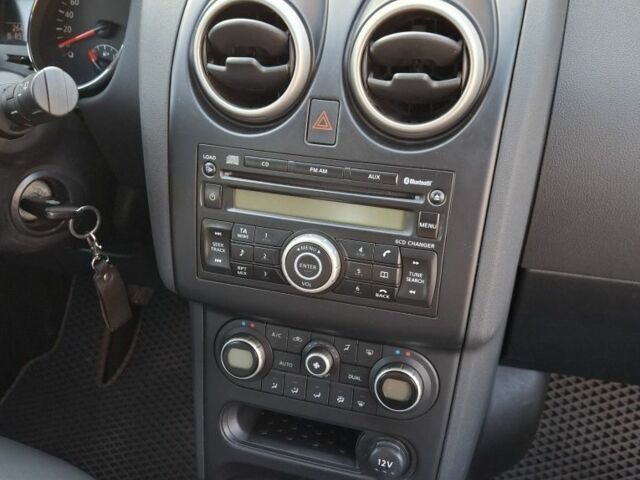 Серый Ниссан Кашкай, объемом двигателя 1.5 л и пробегом 270 тыс. км за 9600 $, фото 5 на Automoto.ua