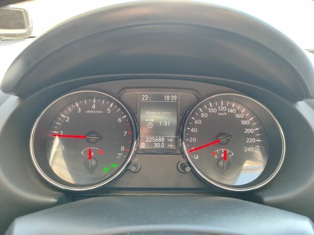 Серый Ниссан Кашкай, объемом двигателя 1.6 л и пробегом 225 тыс. км за 9900 $, фото 7 на Automoto.ua