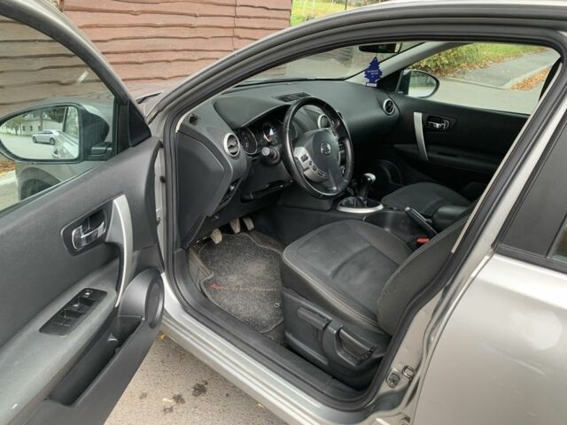 Серый Ниссан Кашкай, объемом двигателя 1.6 л и пробегом 240 тыс. км за 8800 $, фото 4 на Automoto.ua