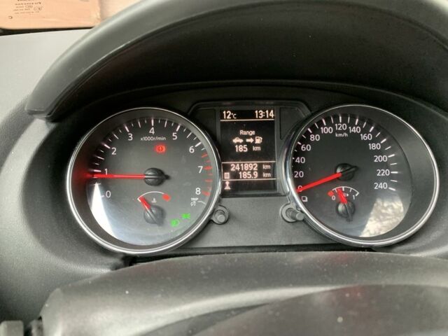 Серый Ниссан Кашкай, объемом двигателя 1.6 л и пробегом 240 тыс. км за 8800 $, фото 7 на Automoto.ua