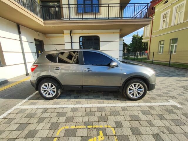 Серый Ниссан Кашкай, объемом двигателя 1.6 л и пробегом 225 тыс. км за 9900 $, фото 5 на Automoto.ua